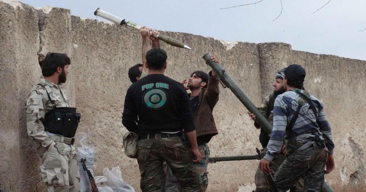 الجيش السوري الحر يقتحم مواقع لقوات النظام على طريق السلام في درعا