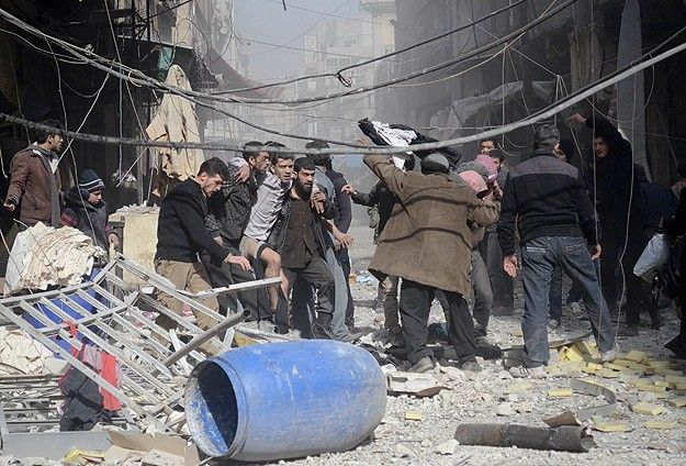 شهداء وجرحى جراء تنفيذ طيران النظام الحربي أكثر من 13 غارة جوية على مدينتي عين ‫#‏ترما‬ و ‫#‏دوما‬ في ‫#‏الغوطة_الشرقية‬