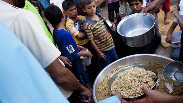 40 ألف سوري جنوب دمشق يعيشون على وجبة واحدة يومياً