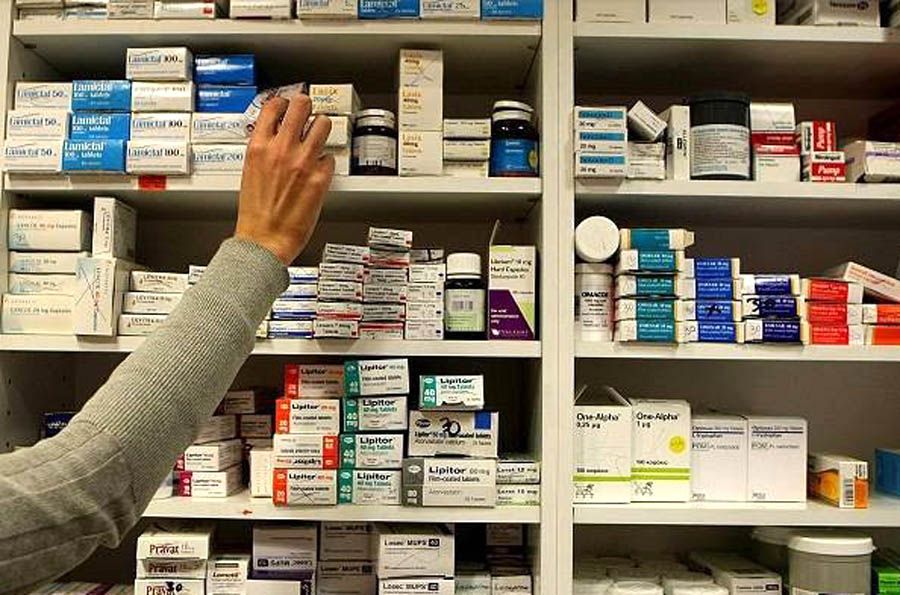 نقص الأدوية أهلك مئات السوريين… والنظام يعترف بتصديرها