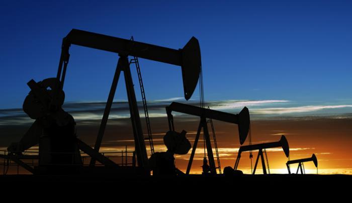 أسعار النفط إلى ارتفاع، بعد تراجع المخزونات الأميركية وارتفاع الطلب على المصافي.
