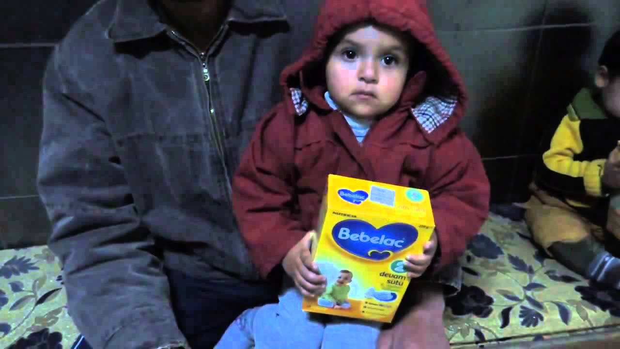فقدان مادة حليب الأطفال في أحياء دير الزور المحاصرة، ينذر بكارثة إنسانية.