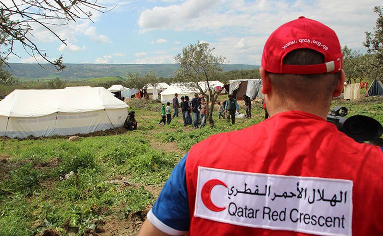 الهلال الأحمر القطري يتعهد بدعم خبز وسكن السوريين