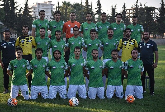 فريق سوريا الحر لكرة القدم يواصل تدريباته في مرسين بتركيا