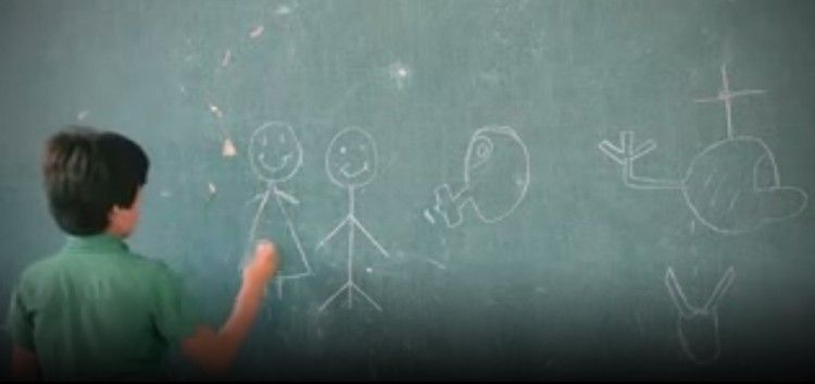 بلغة عالمية.. طفل ادلبي يرسم ألم الحرب وتدمير المدارس