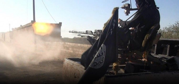 تجدد المعارك العنيفة بين تنظيم داعش وقوات النظام في محيط مطار دير الزور العسكري