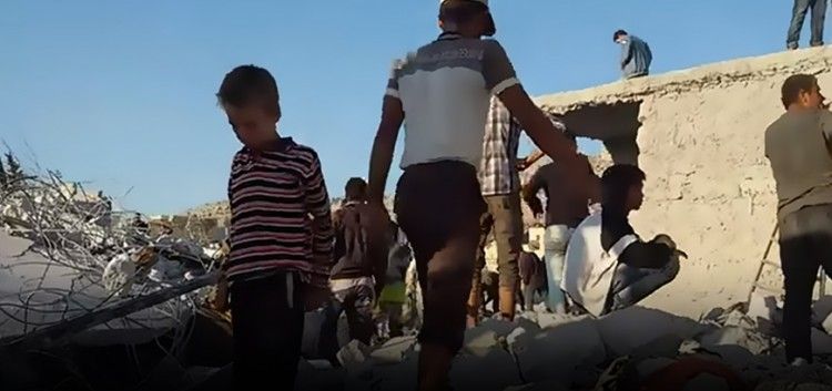 استشهاد 3 مدنيين في غارات روسية على قرية الشيخ بركة في ريف إدلب الشرقي
