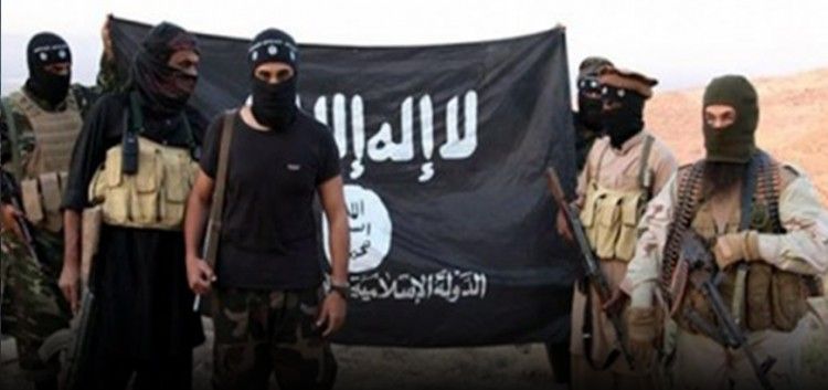 بتهمة إقامته علاقة غير شرعية عبر "الواتس آب".. تنظيم داعش يعتقل شخص في ريف دير الزور..!!