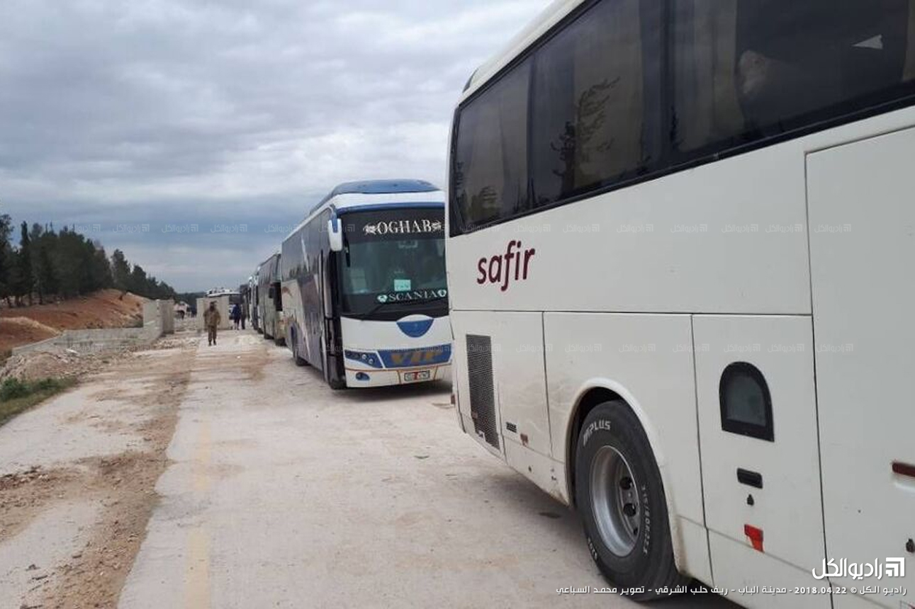وصول الدفعة الأولى من مهجري القلمون الشرقي إلى ريف حلب ومنطقة التنف