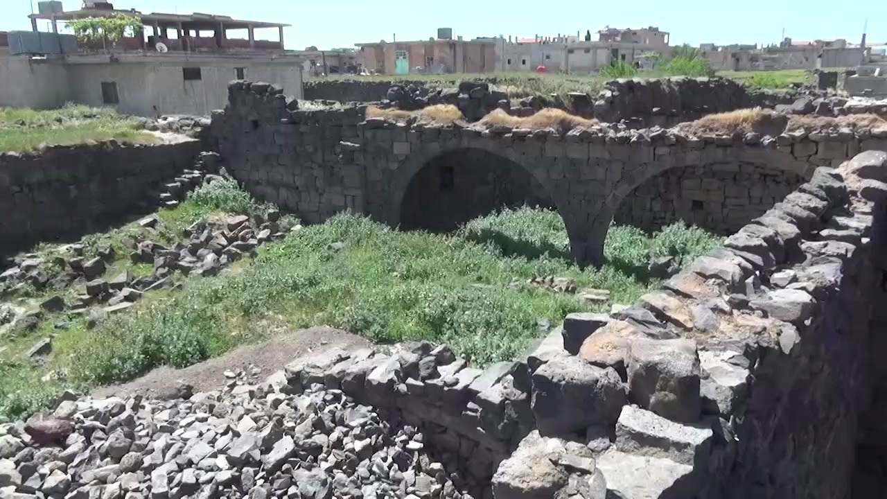 بعد القصف والتنقيب...ما تبقى من أثار مدينة نوى غربي درعا