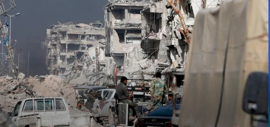 قوات النظام تنهب منازل أهالي مخيم اليرموك بعد خروج داعش منه