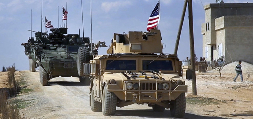 القوات الأمريكية تسحب عتادا ومعدات من قاعدتها العسكرية غربي منبج
