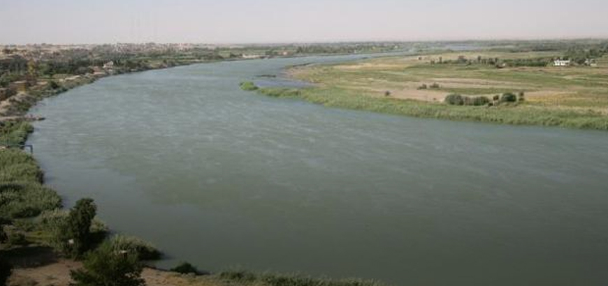 روسيا تعيد فتح معبر مائي يربط ضفتي نهر الفرات بريف دير الزور الشرقي