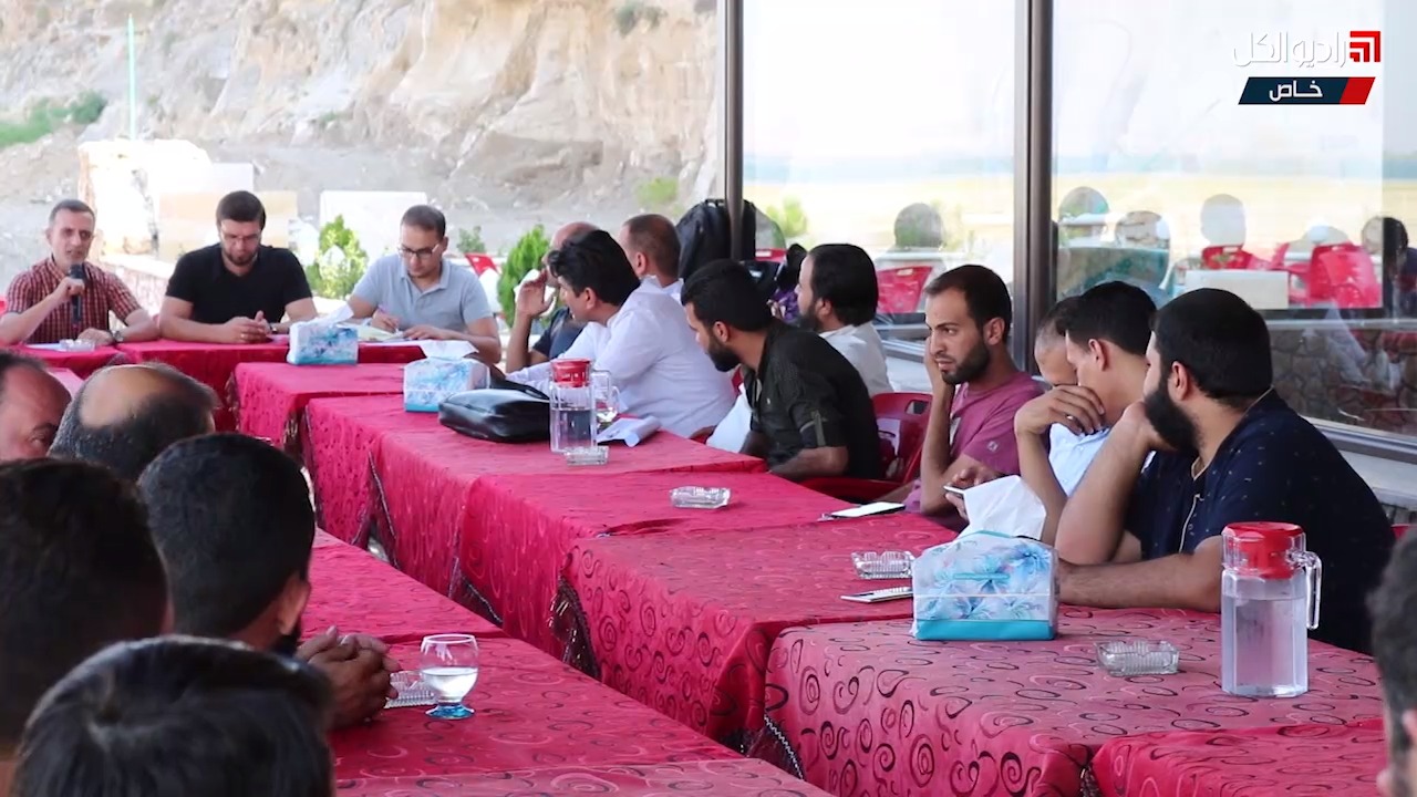 أبناء منبج المهجرون في جرابلس يناقشون مستقبل مدينتهم مع لجنة إعادة الاستقرار