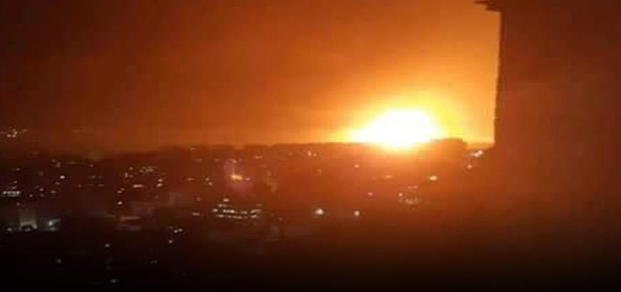 انفجارات عنيفة تهزّ مطار المزة العسكري التابع للنظام غربي دمشق