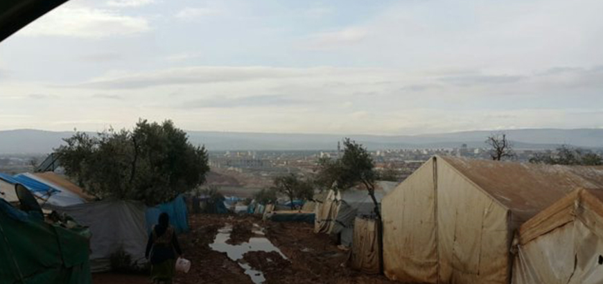 نازحو مخيمات ريف إدلب الشرقي يطالبون بمساعدات عاجلة
