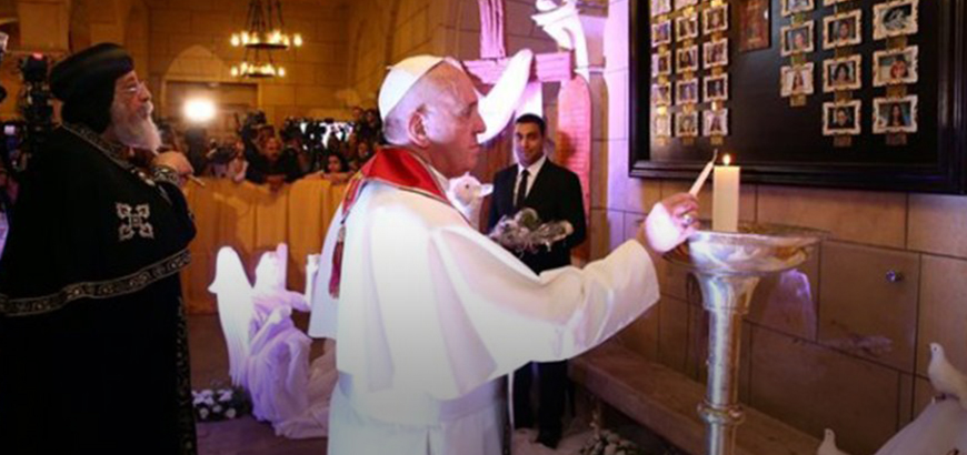 البابا يضيء شمعة من أجل أطفال سوريا