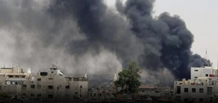 إعلام النظام يتحدث عن انفجار في مستودع ذخيرة بمنطقة عسكرية غربي دمشق