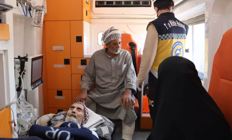 اجلاء عائلة من ذوي الاحتياجات الخاصة من مناطق الاشتباكات بريف حلب الشرقي